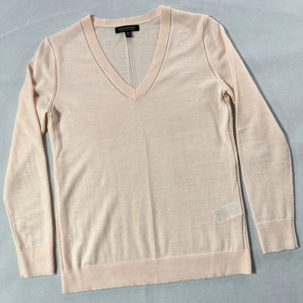 Banana Republic Sweater Women XS Pink Extra‎ Fine Merino Wool V-Neck Blush